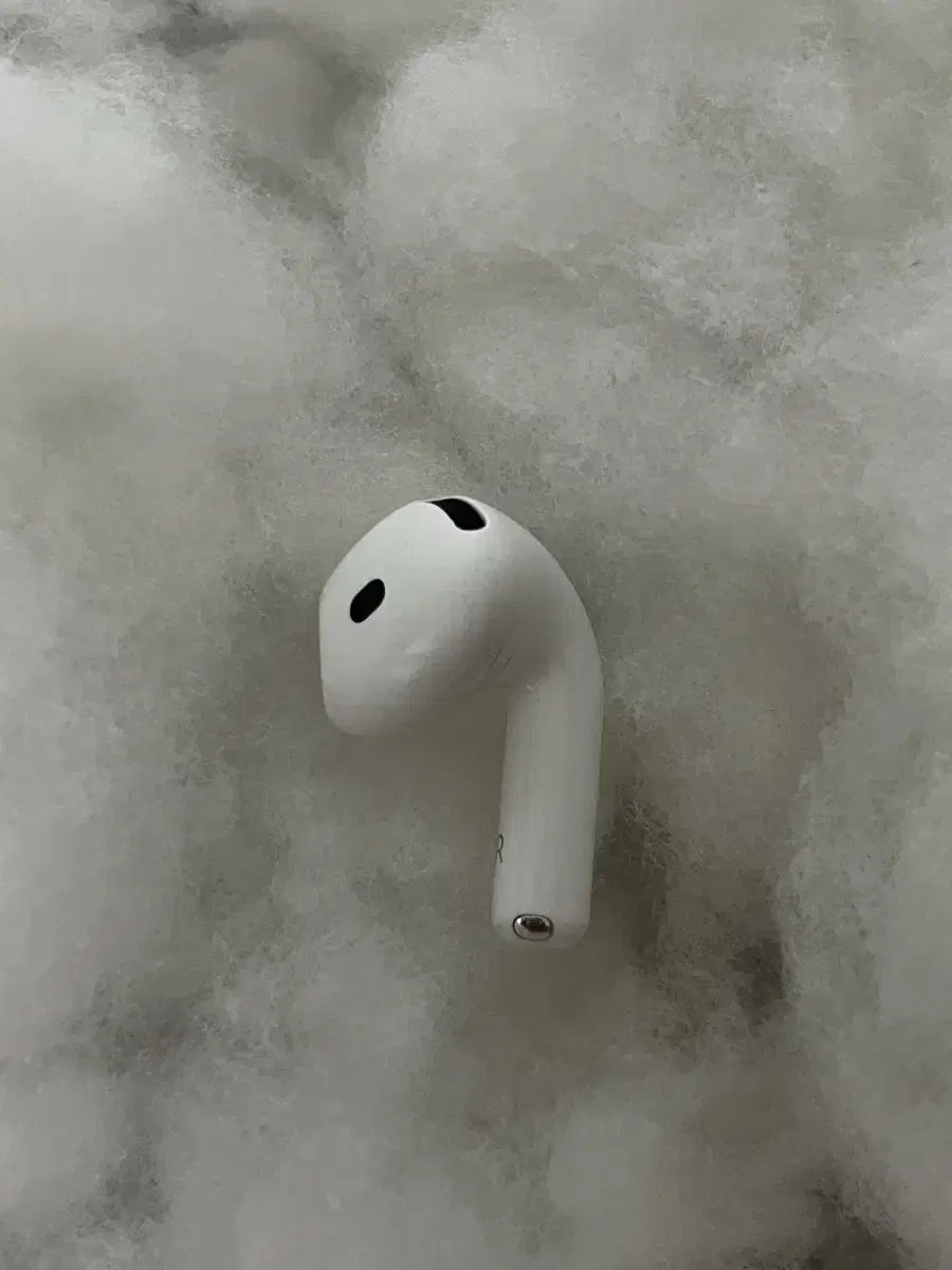 本物のアップル]AirPods第4世代ノーキャンノイズキャンセリング